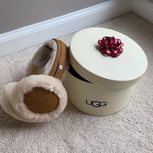 UGG CHESTNUT EARMUFFS W/ BOx